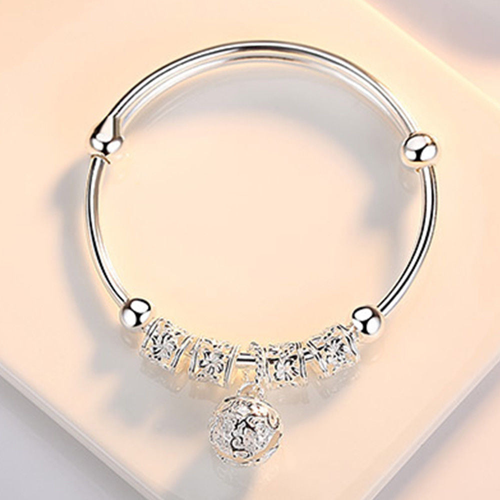 Pulseira Elegância Prateada com Esfera Decorativa